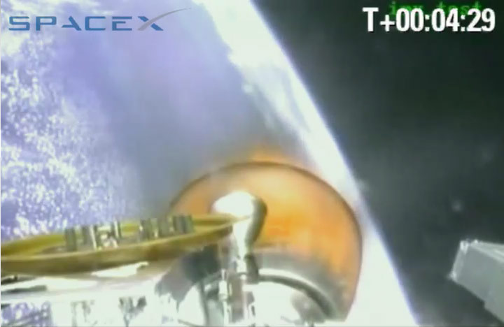 SpaceX's Private Dragon Spaceship Launch Wins Twitter Praise